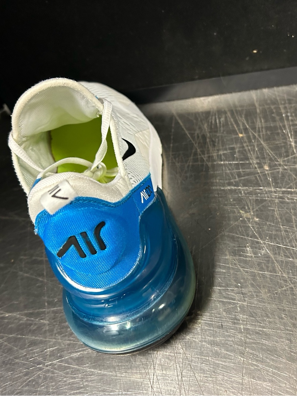 Nike Air Max 270 Size 11 Men - Picture 7 of 9